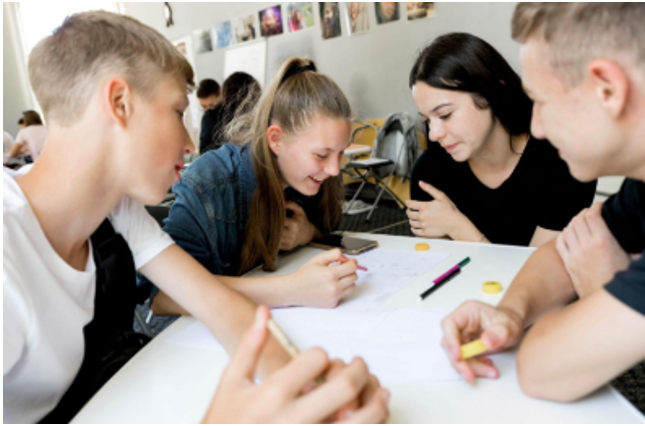Як проєктне навчання формує soft skills: комунікація, команда, лідерство